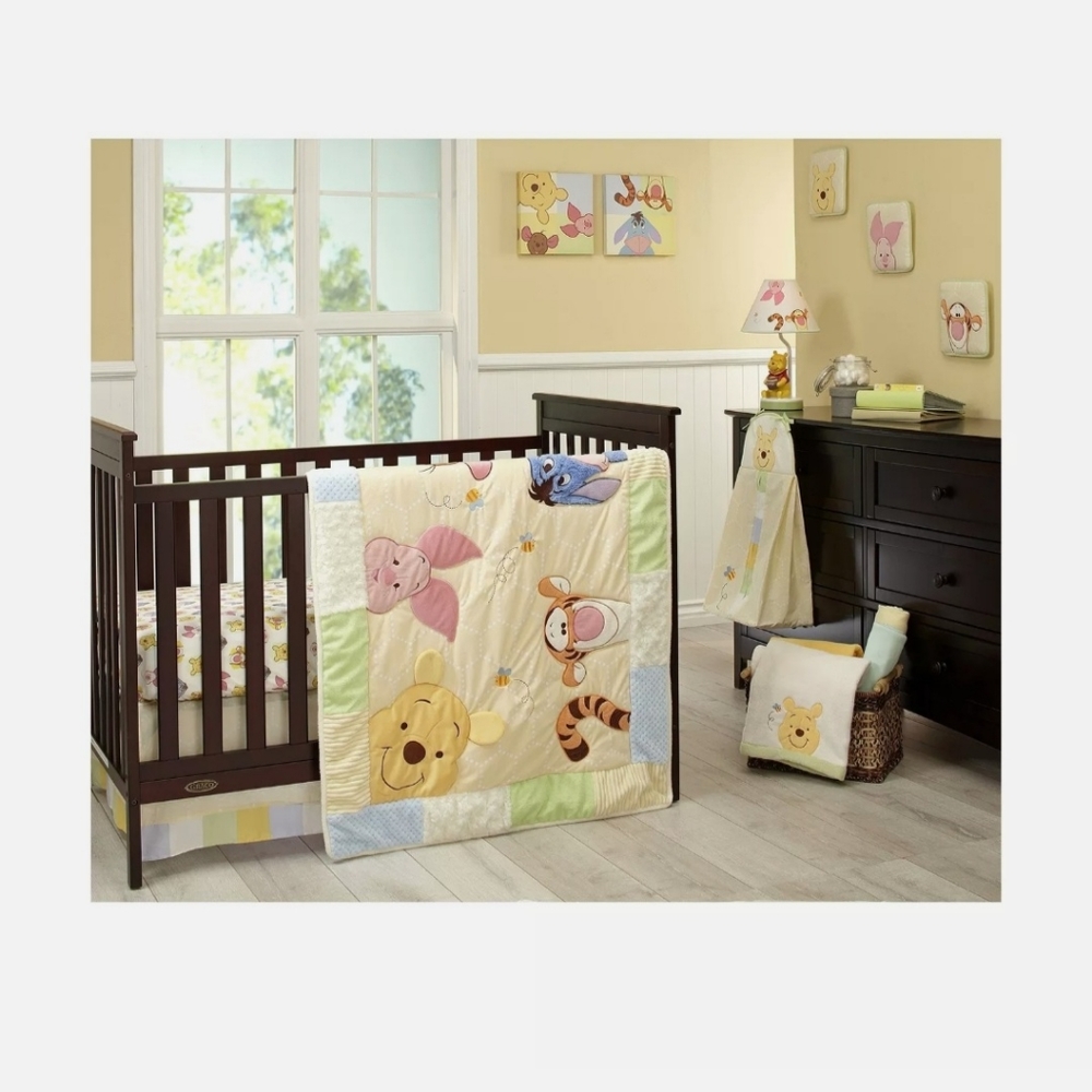 Brand New Winnie the Pooh 7 Piece Nursery Set.